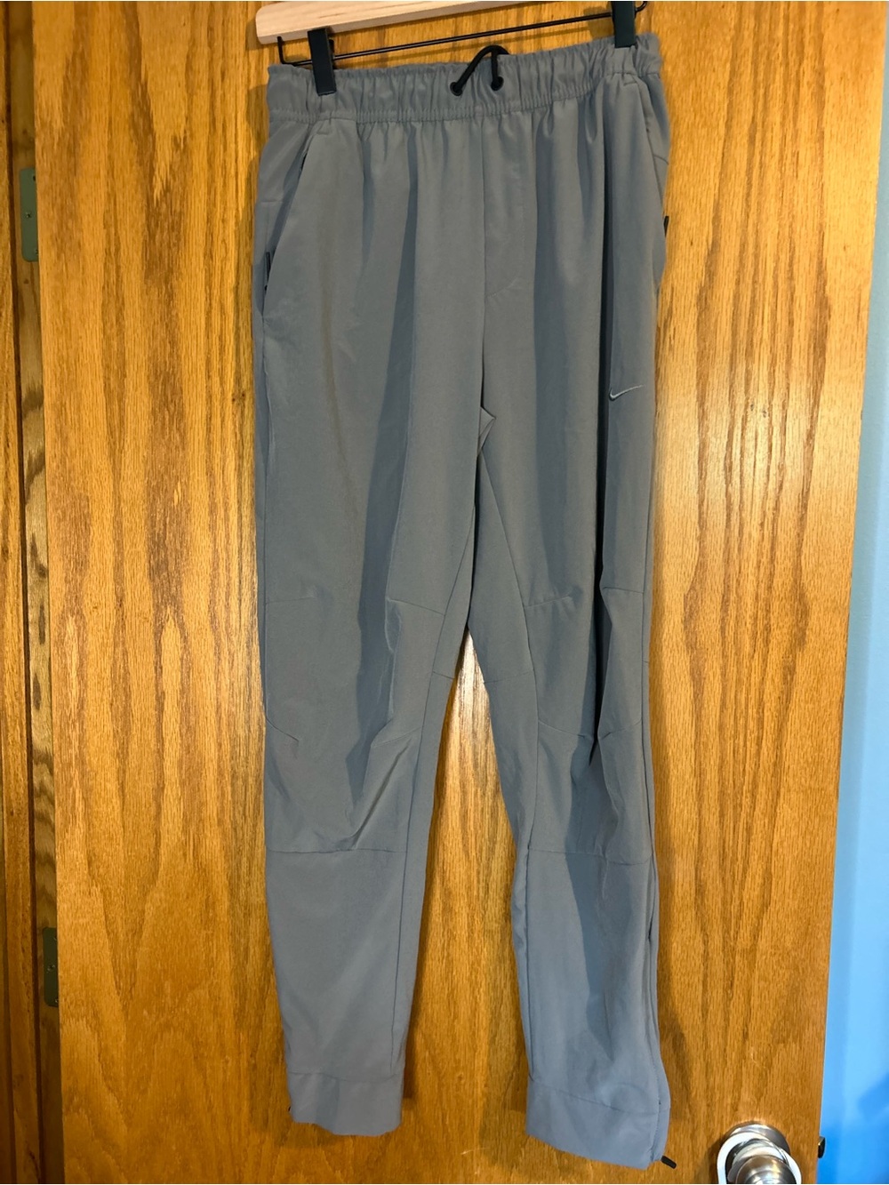 Nike Dri-FIT Men’s Small Gray Woven Training Pants Ankle Zip Joggers